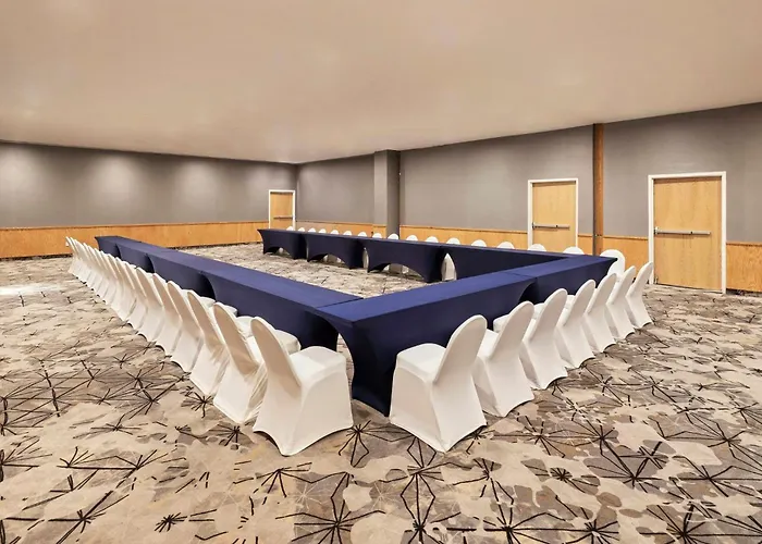 Hotel Fiesta Express Ciudad De Forum Buenavista 4*